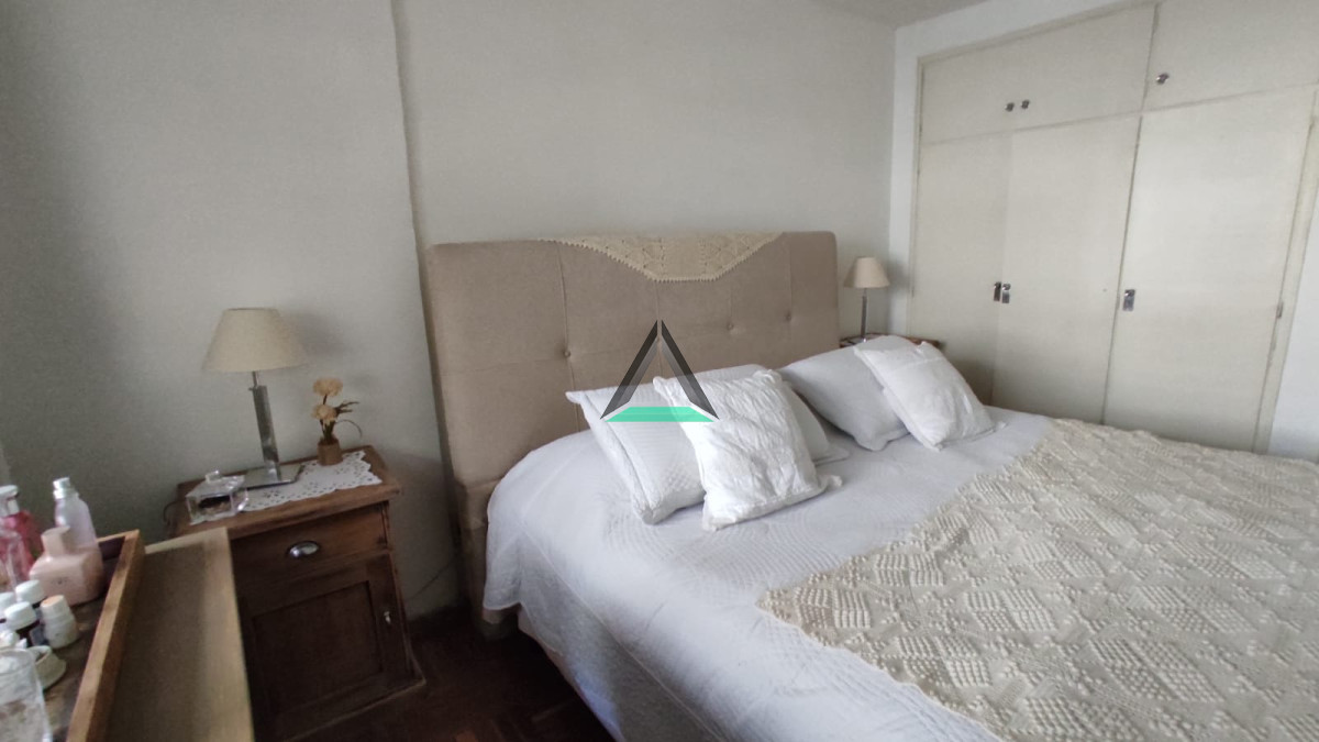 Apartamento ID.130 - VENTA APARTAMENTO POCITOS TRES DORMITORIOS TERRAZA AL FRENTE Y TERRAZA LAVADERO, COCINA DEFINIDA