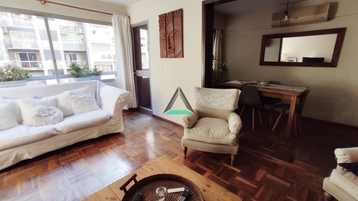 Apartamento ID.130 - VENTA APARTAMENTO POCITOS TRES DORMITORIOS TERRAZA AL FRENTE Y TERRAZA LAVADERO, COCINA DEFINIDA
