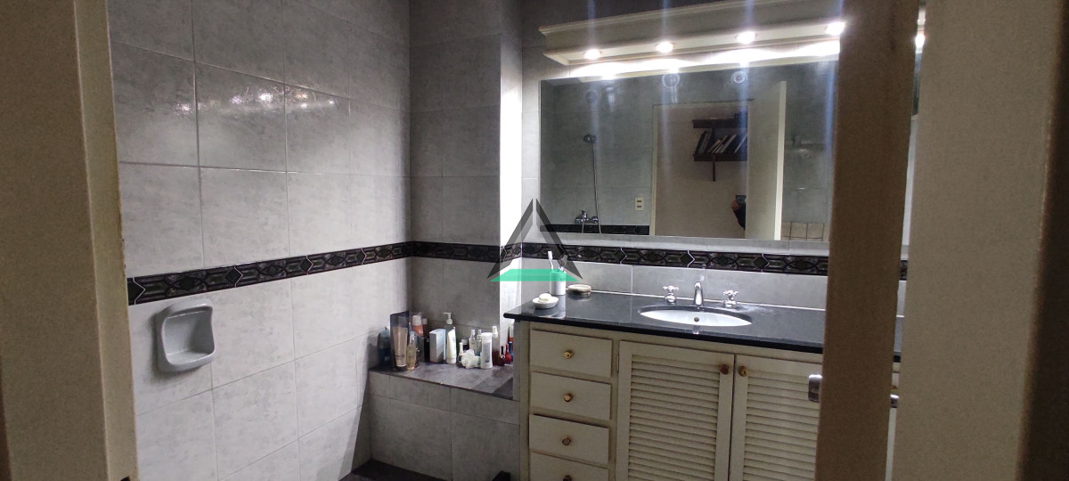 Apartamento ID.50 - EXCELENTE PLANTA PLENO POCITOS DESPEJADO Y SOLEADO 
