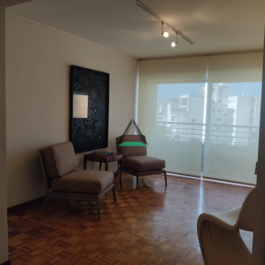 Apartamento ID.119 - VENTA APARTAMENTO GOLF SOBRE BULEVAR ARTIGAS, PISO ALTO, LIVING COMEDOR DE GRANDES DIMENSIONES, EXCELENTE, GARAGE FIJO