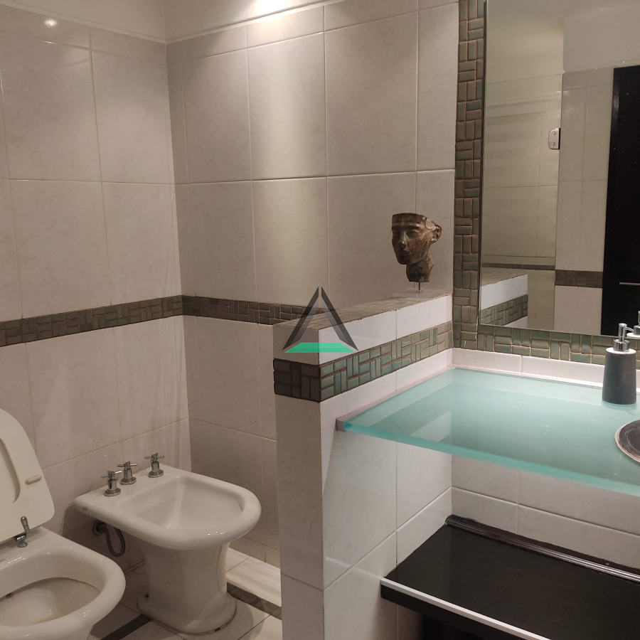 Apartamento ID.119 - VENTA APARTAMENTO GOLF SOBRE BULEVAR ARTIGAS, PISO ALTO, LIVING COMEDOR DE GRANDES DIMENSIONES, EXCELENTE, GARAGE FIJO
