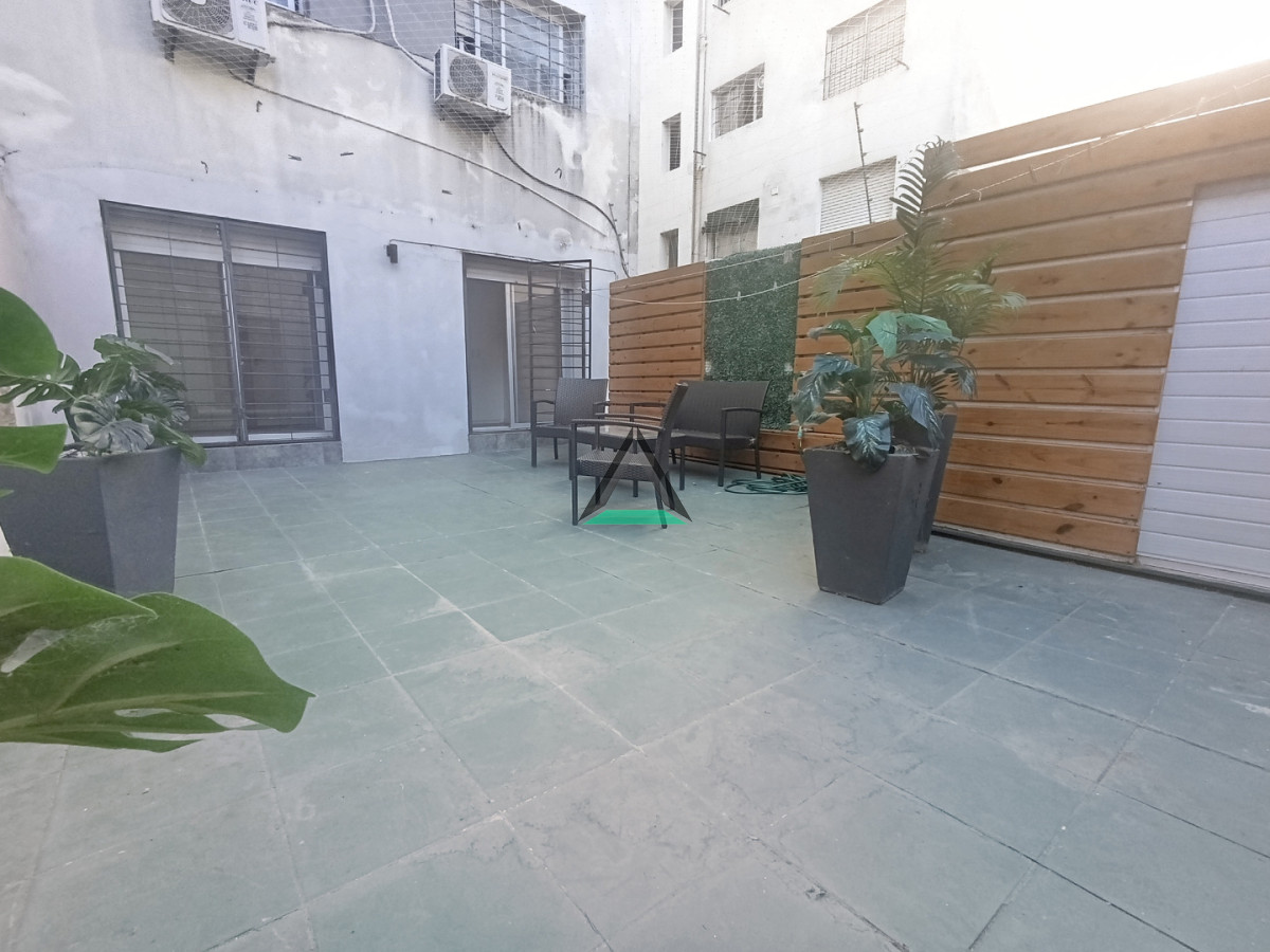 Apartamento ID.133 - ALQUILER APARTAMENTO 2 DORM. POCITOS PATIO DISFRUTABLE PARA PARRILLERO, TERRAZA AL FRENTE, GARAGE