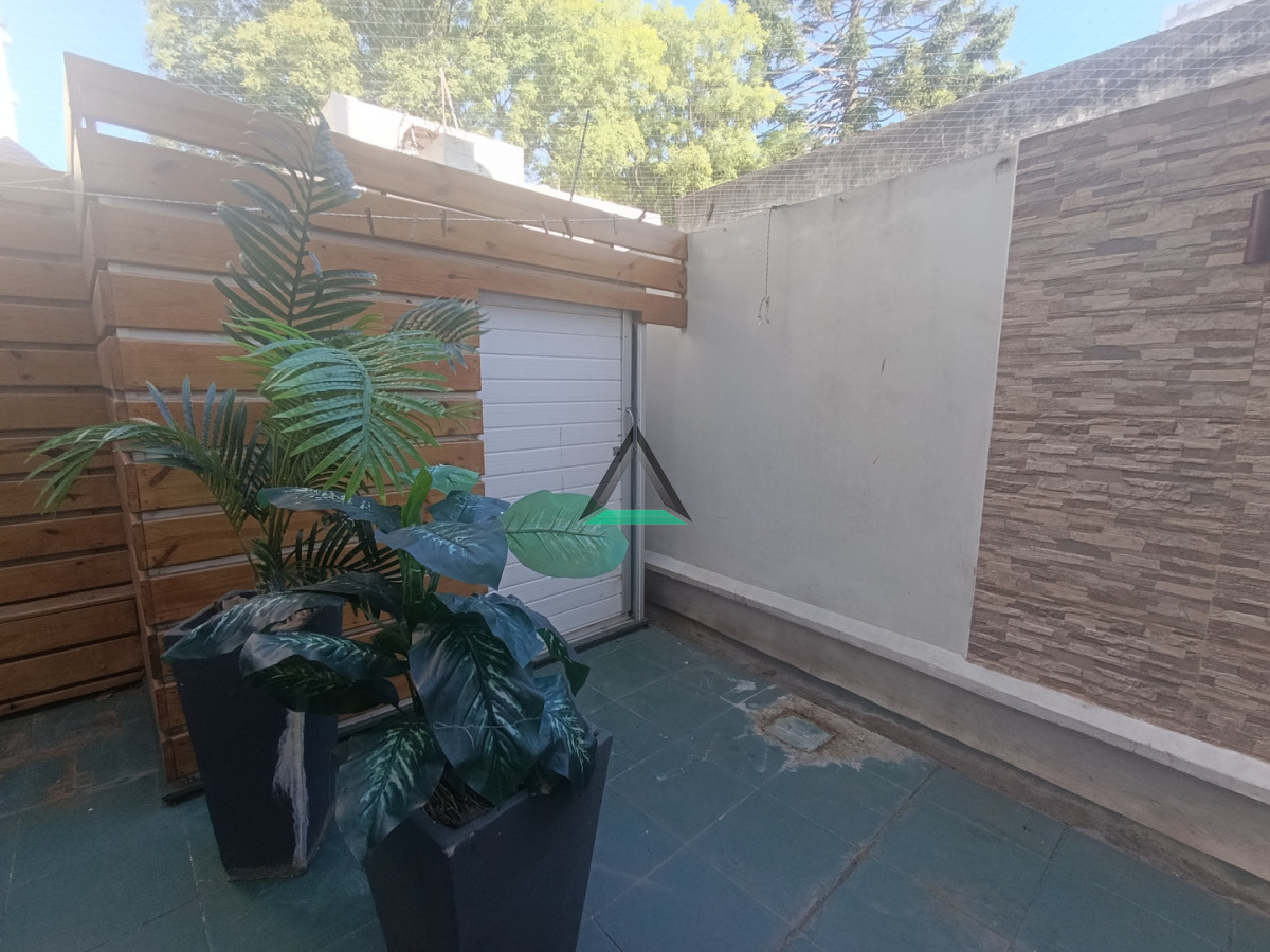 Apartamento ID.133 - ALQUILER APARTAMENTO 2 DORM. POCITOS PATIO DISFRUTABLE PARA PARRILLERO, TERRAZA AL FRENTE, GARAGE