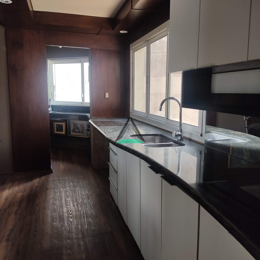Apartamento ID.119 - VENTA APARTAMENTO GOLF SOBRE BULEVAR ARTIGAS, PISO ALTO, LIVING COMEDOR DE GRANDES DIMENSIONES, EXCELENTE, GARAGE FIJO