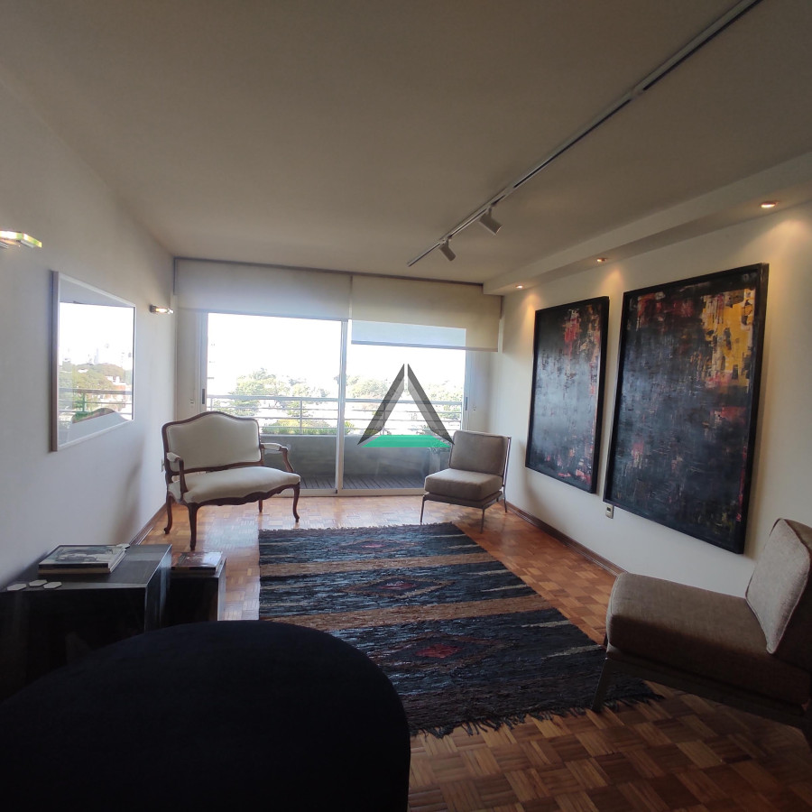 Apartamento ID.119 - VENTA APARTAMENTO GOLF SOBRE BULEVAR ARTIGAS, PISO ALTO, LIVING COMEDOR DE GRANDES DIMENSIONES, EXCELENTE, GARAGE FIJO