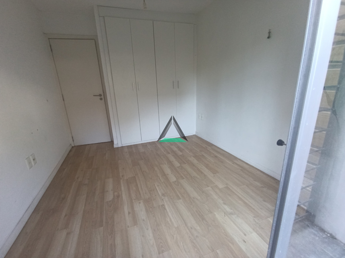 Apartamento ID.133 - ALQUILER APARTAMENTO 2 DORM. POCITOS PATIO DISFRUTABLE PARA PARRILLERO, TERRAZA AL FRENTE, GARAGE