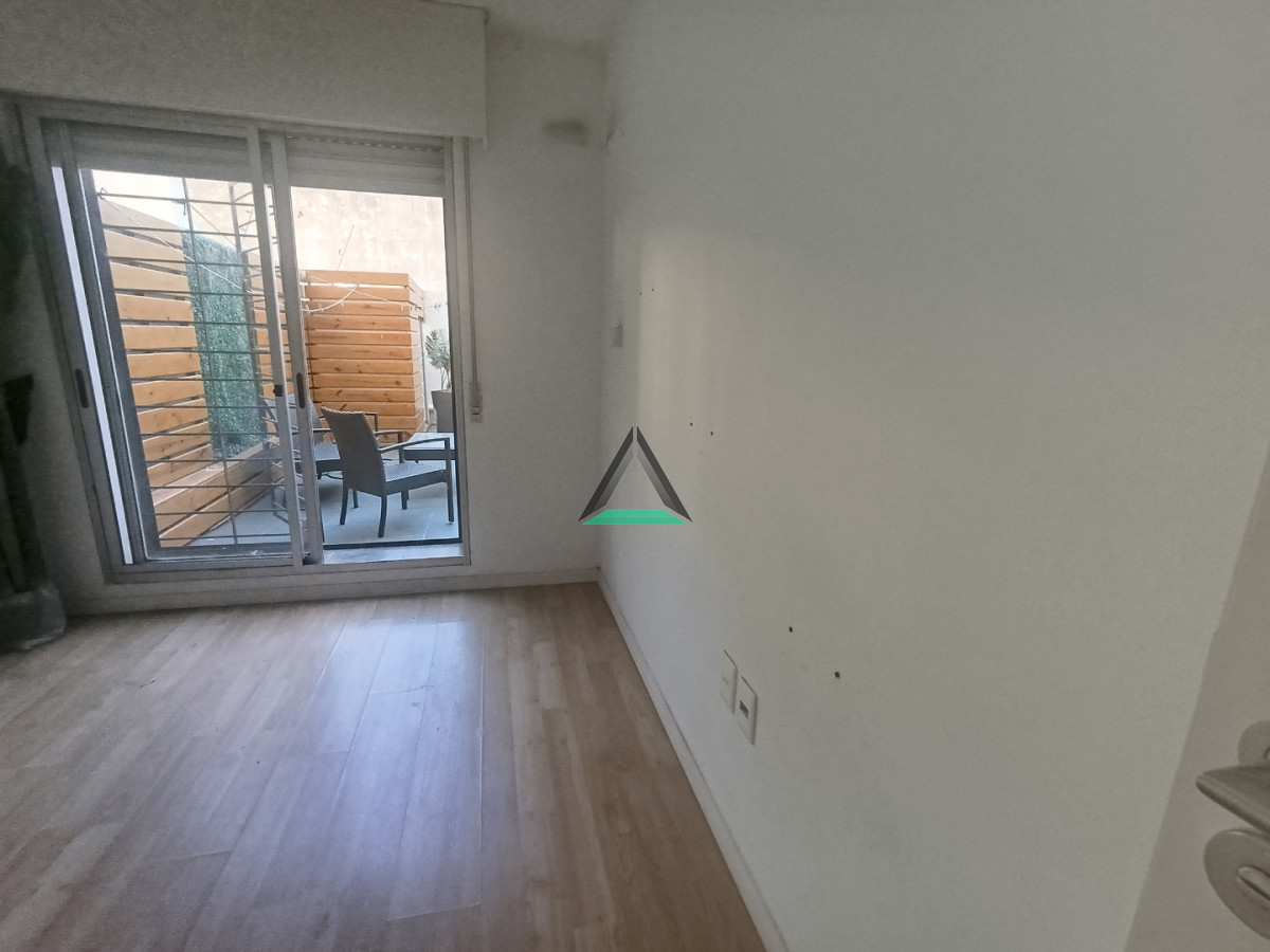 Apartamento ID.133 - ALQUILER APARTAMENTO 2 DORM. POCITOS PATIO DISFRUTABLE PARA PARRILLERO, TERRAZA AL FRENTE, GARAGE