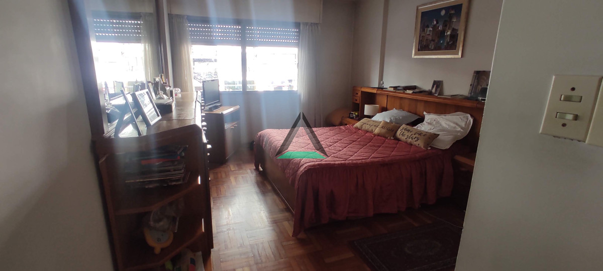 Apartamento ID.50 - EXCELENTE PLANTA PLENO POCITOS DESPEJADO Y SOLEADO 