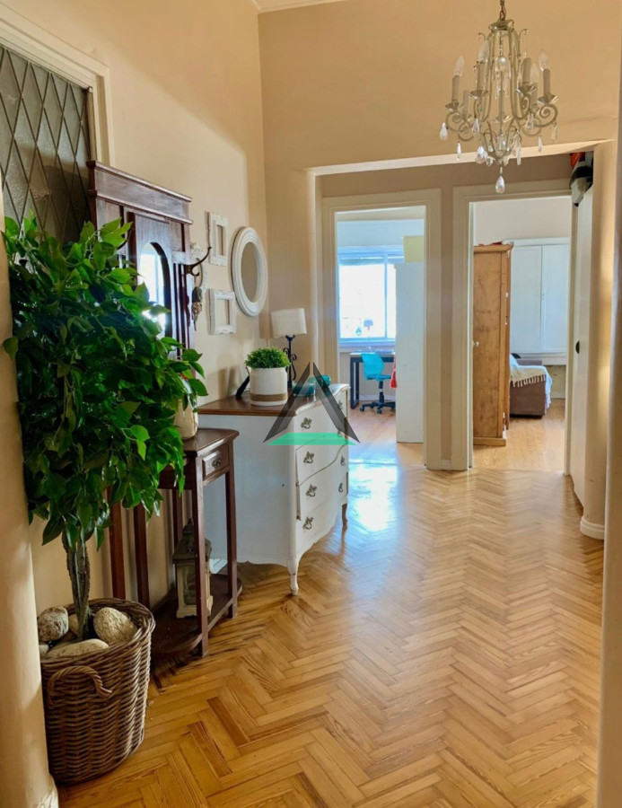 Apartamento ID.117 - VENTA APARTAMENTO 3 DORMITORIOS SEÑORIAL A NUEVO MUY LUMINOSO