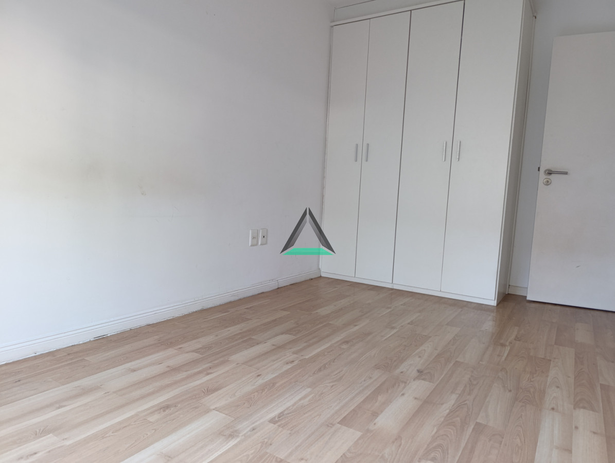 Apartamento ID.133 - ALQUILER APARTAMENTO 2 DORM. POCITOS PATIO DISFRUTABLE PARA PARRILLERO, TERRAZA AL FRENTE, GARAGE