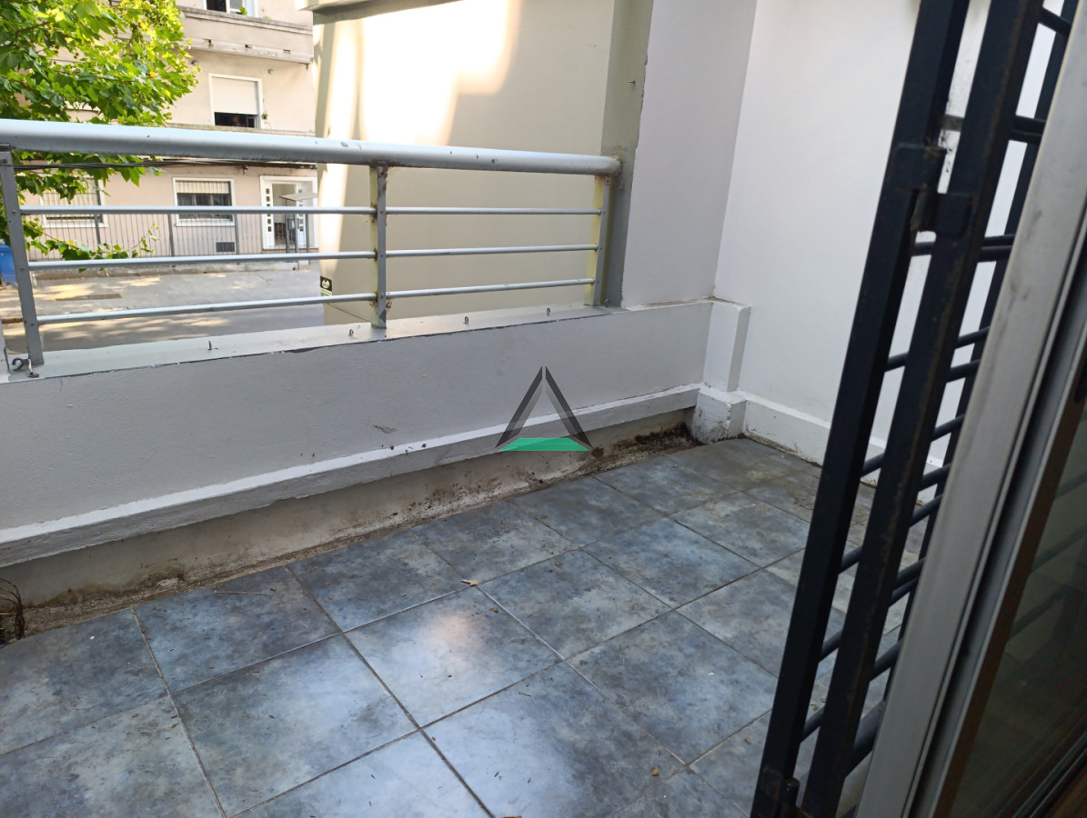 Apartamento ID.133 - ALQUILER APARTAMENTO 2 DORM. POCITOS PATIO DISFRUTABLE PARA PARRILLERO, TERRAZA AL FRENTE, GARAGE