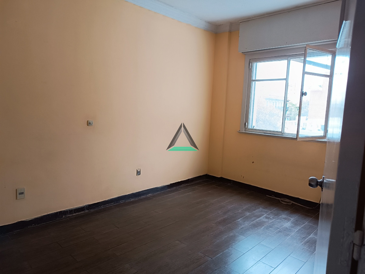 Apartamento ID.92 - VENTA APARTAMENTO PLAZA INDEPENDENCIA A RECICLAR 