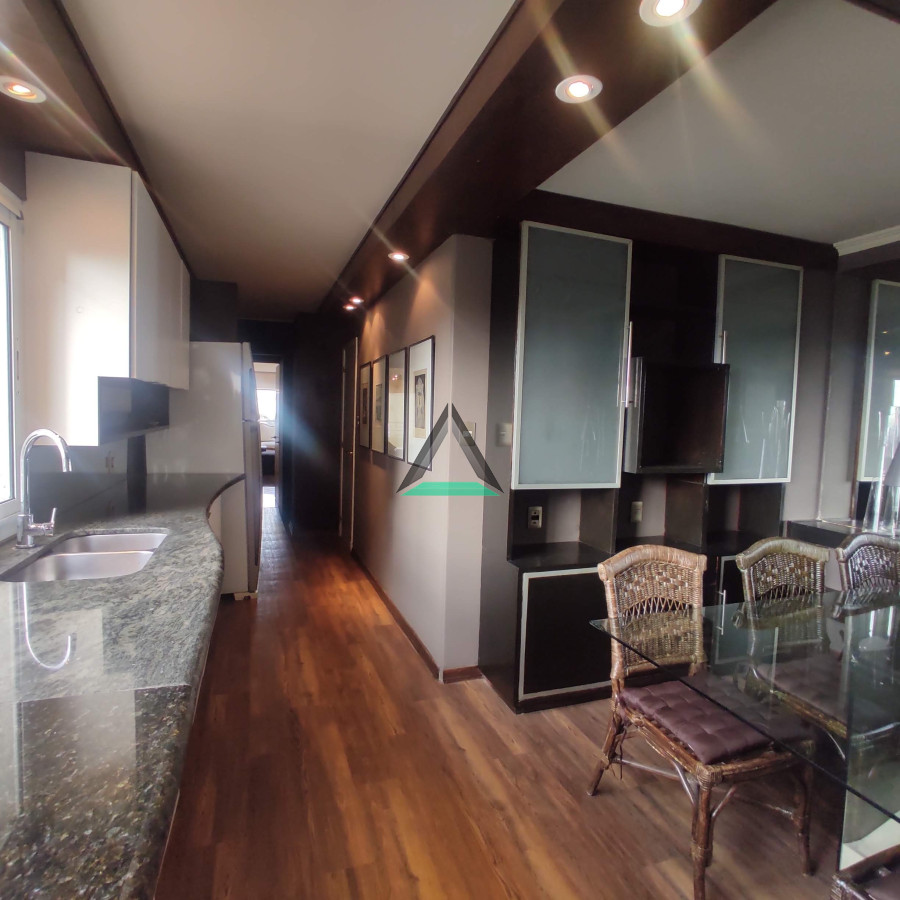 Apartamento ID.119 - VENTA APARTAMENTO GOLF SOBRE BULEVAR ARTIGAS, PISO ALTO, LIVING COMEDOR DE GRANDES DIMENSIONES, EXCELENTE, GARAGE FIJO