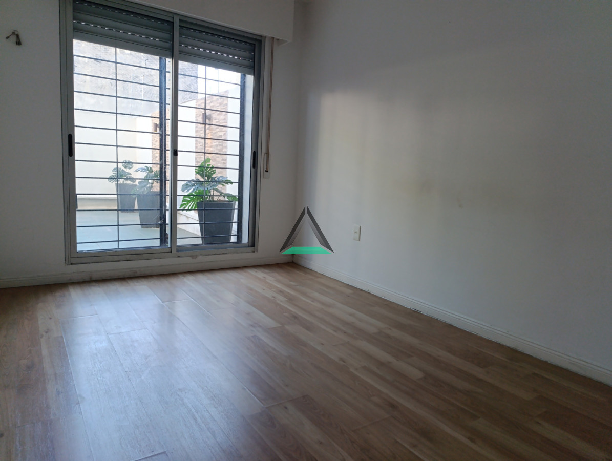 Apartamento ID.133 - ALQUILER APARTAMENTO 2 DORM. POCITOS PATIO DISFRUTABLE PARA PARRILLERO, TERRAZA AL FRENTE, GARAGE