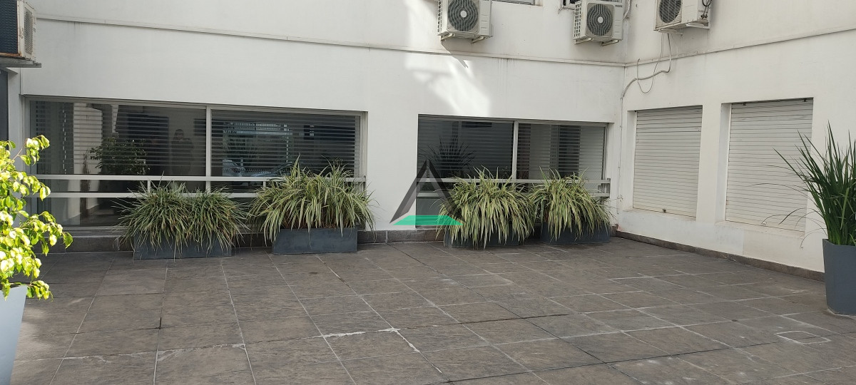 Apartamento ID.50 - EXCELENTE PLANTA PLENO POCITOS DESPEJADO Y SOLEADO 