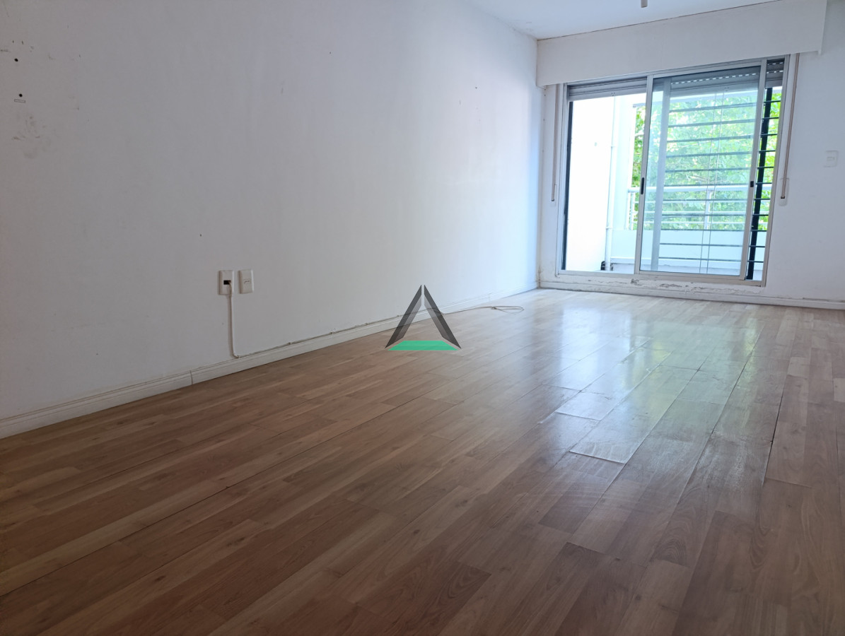Apartamento ID.133 - ALQUILER APARTAMENTO 2 DORM. POCITOS PATIO DISFRUTABLE PARA PARRILLERO, TERRAZA AL FRENTE, GARAGE