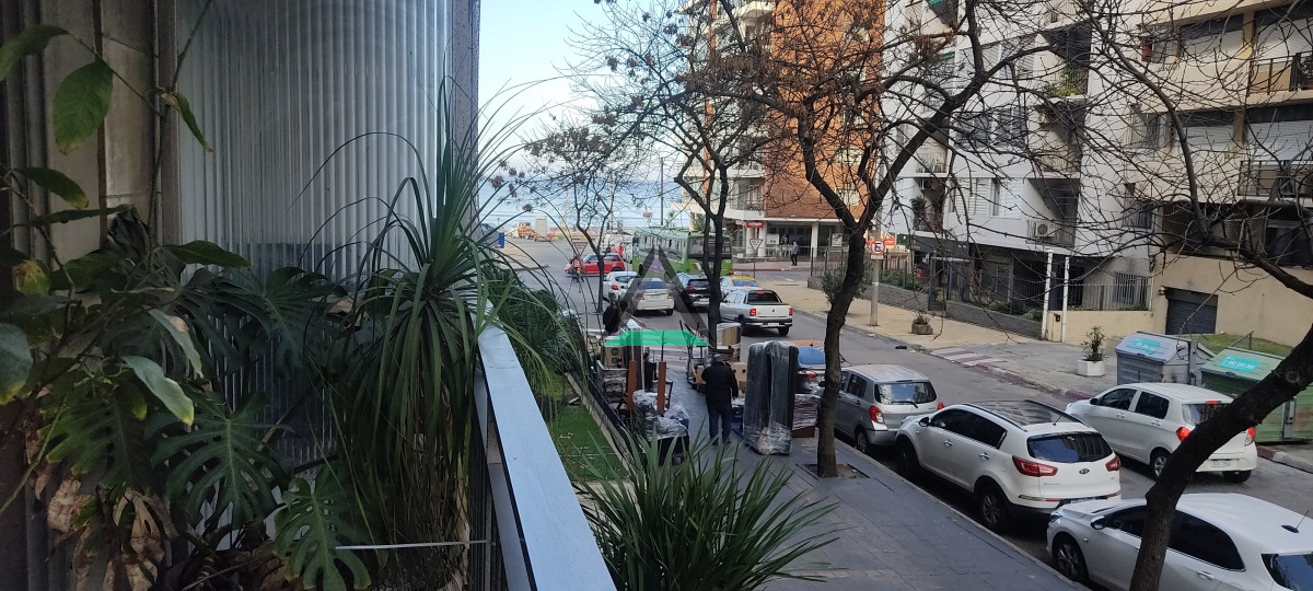 Apartamento ID.50 - EXCELENTE PLANTA PLENO POCITOS DESPEJADO Y SOLEADO 