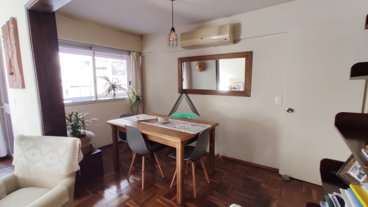 Apartamento ID.130 - VENTA APARTAMENTO POCITOS TRES DORMITORIOS TERRAZA AL FRENTE Y TERRAZA LAVADERO, COCINA DEFINIDA