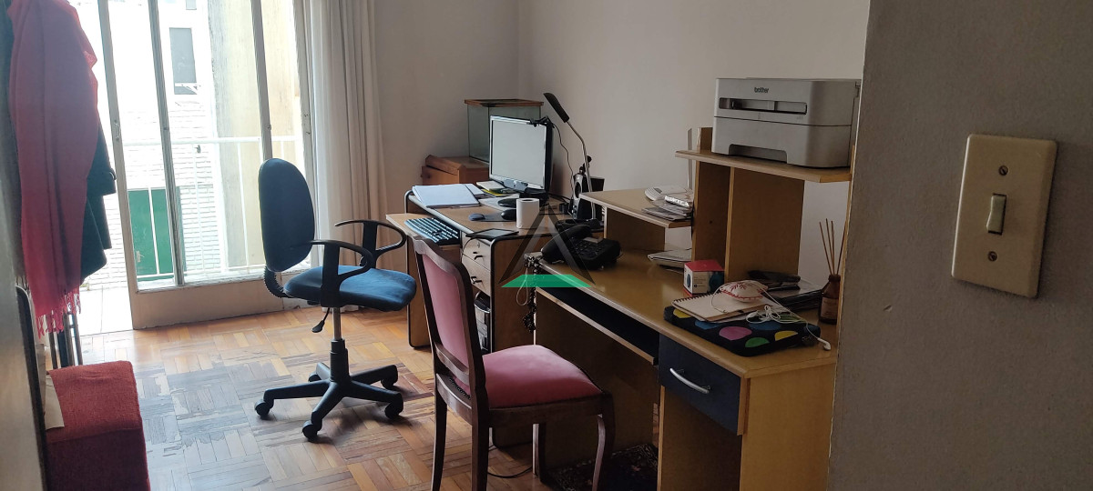 Apartamento ID.50 - EXCELENTE PLANTA PLENO POCITOS DESPEJADO Y SOLEADO 