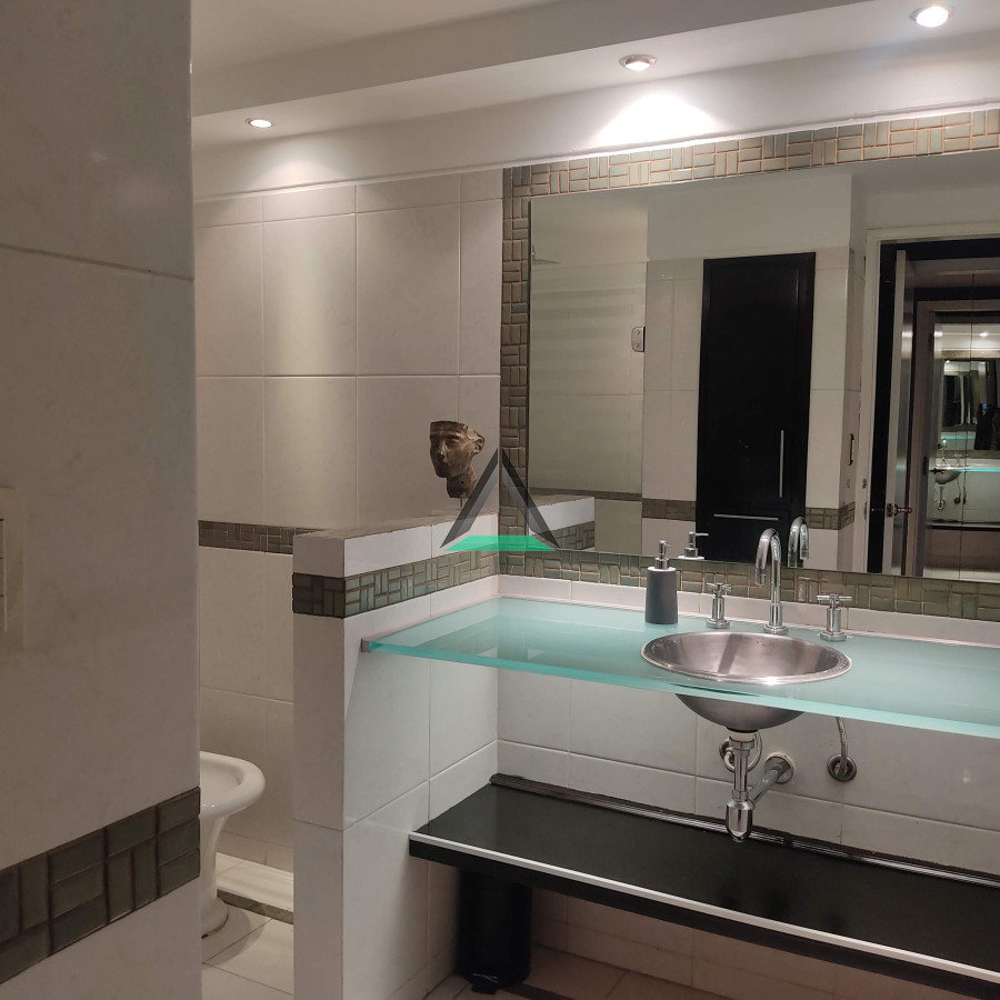 Apartamento ID.119 - VENTA APARTAMENTO GOLF SOBRE BULEVAR ARTIGAS, PISO ALTO, LIVING COMEDOR DE GRANDES DIMENSIONES, EXCELENTE, GARAGE FIJO