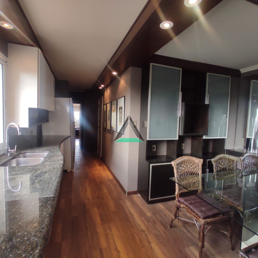Apartamento ID.119 - VENTA APARTAMENTO GOLF SOBRE BULEVAR ARTIGAS, PISO ALTO, LIVING COMEDOR DE GRANDES DIMENSIONES, EXCELENTE, GARAGE FIJO
