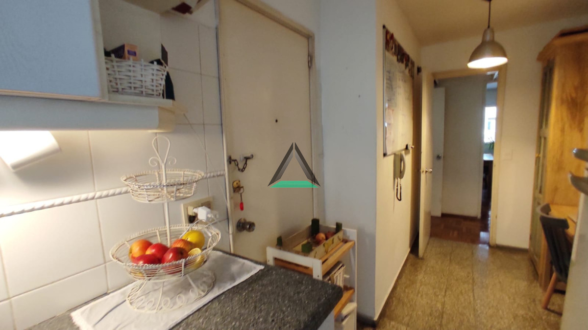 Apartamento ID.130 - VENTA APARTAMENTO POCITOS TRES DORMITORIOS TERRAZA AL FRENTE Y TERRAZA LAVADERO, COCINA DEFINIDA