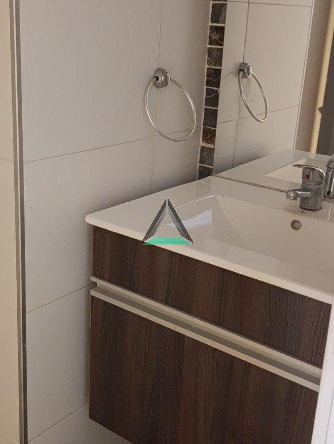 Apartamento ID.133 - ALQUILER APARTAMENTO 2 DORM. POCITOS PATIO DISFRUTABLE PARA PARRILLERO, TERRAZA AL FRENTE, GARAGE