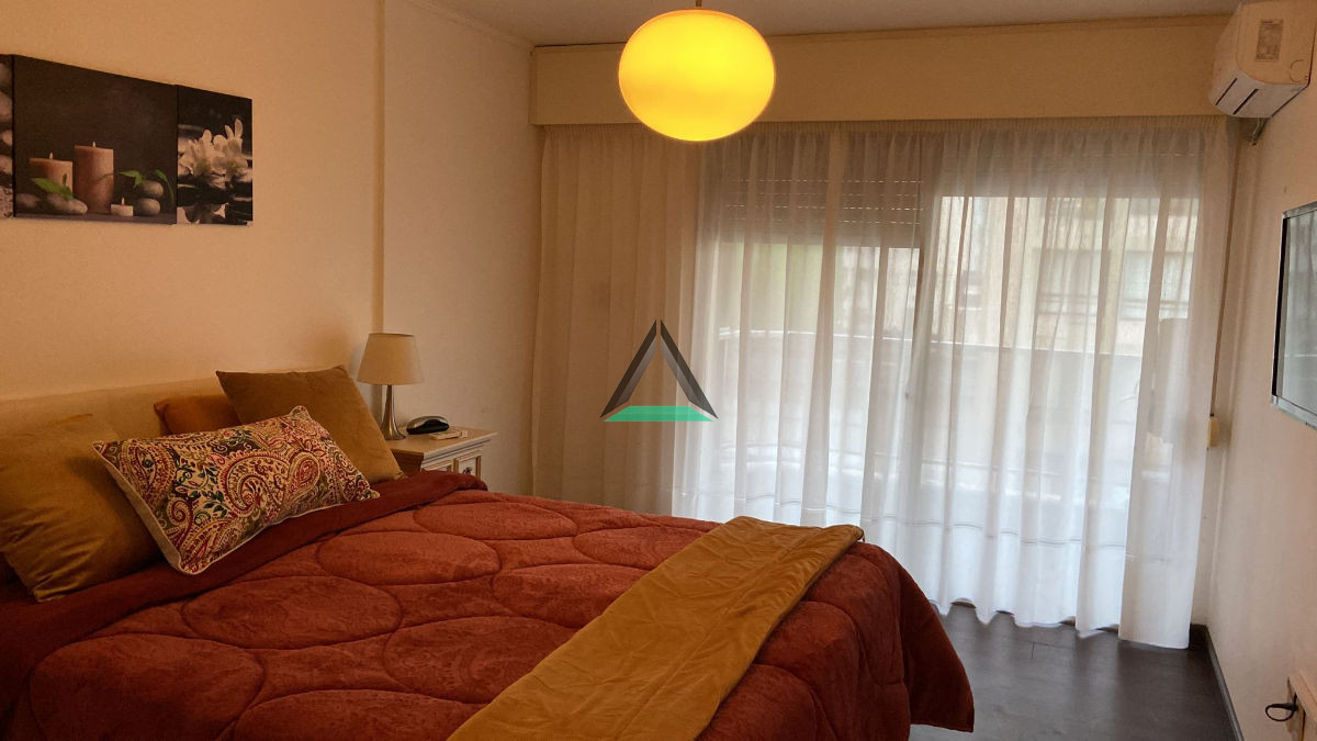 Apartamento ID.2 - Alquiler categoría muebles metros Rambla