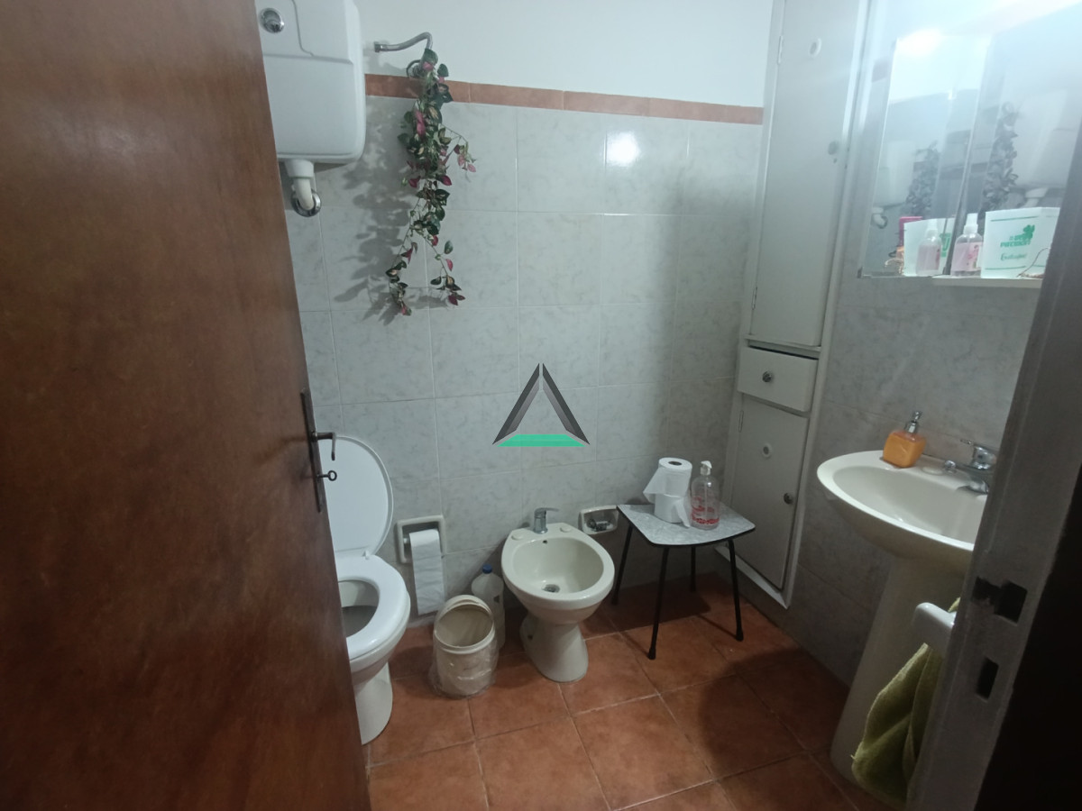 Casa ID.143 - VENTA DE CASA FONDO GARAGE PADRON UNICO