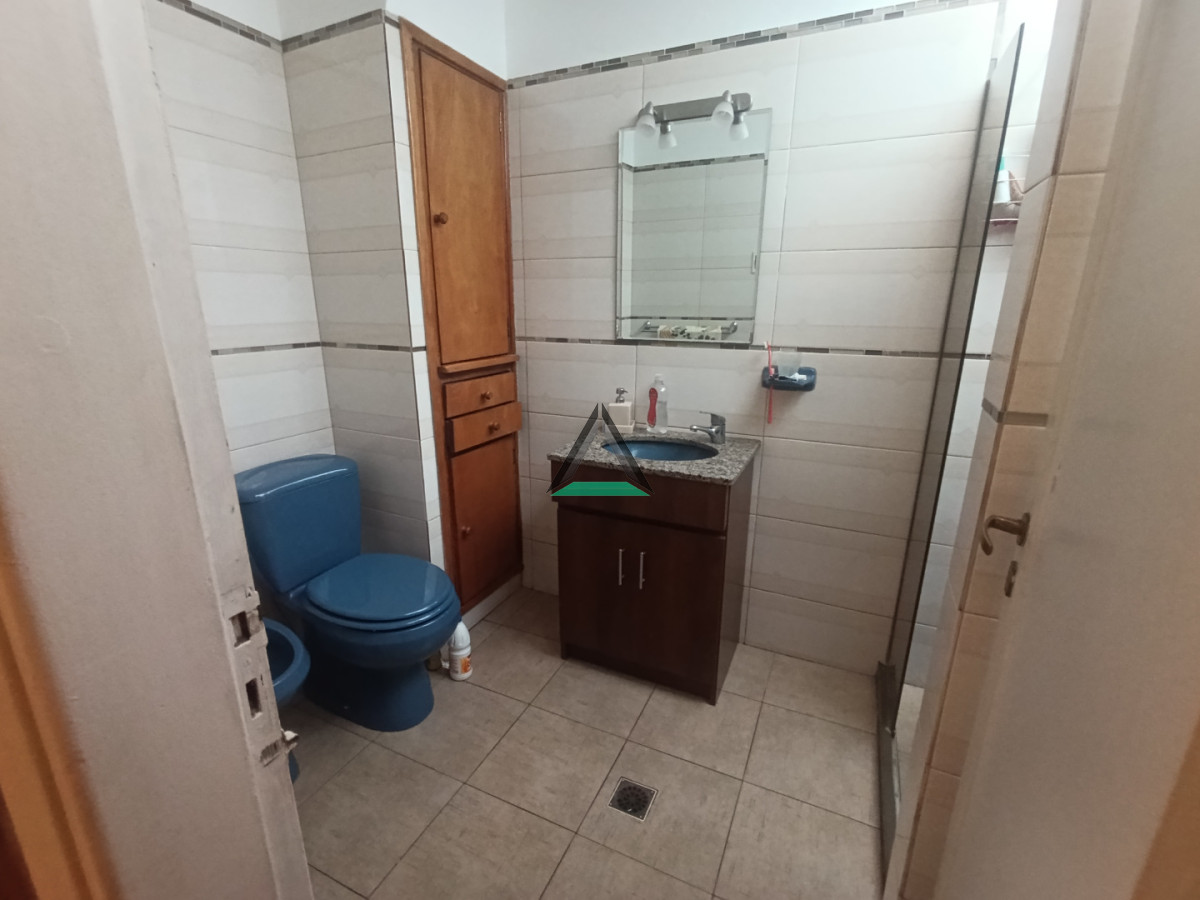 Casa ID.143 - VENTA DE CASA FONDO GARAGE PADRON UNICO