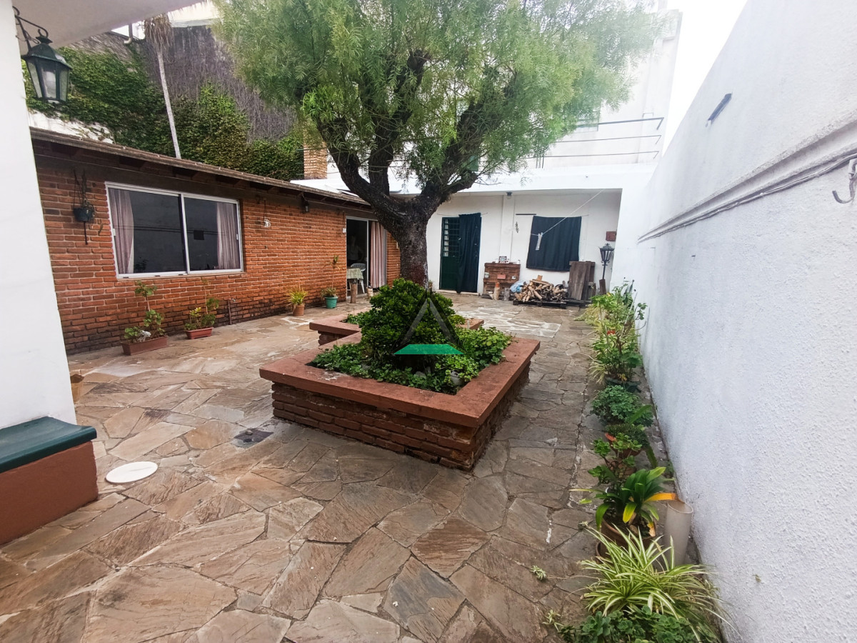 Casa ID.143 - VENTA DE CASA FONDO GARAGE PADRON UNICO