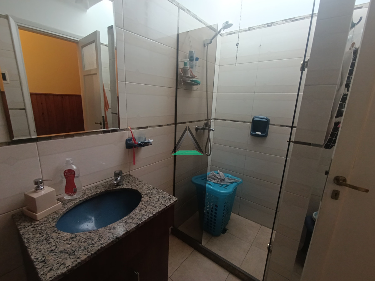 Casa ID.143 - VENTA DE CASA FONDO GARAGE PADRON UNICO