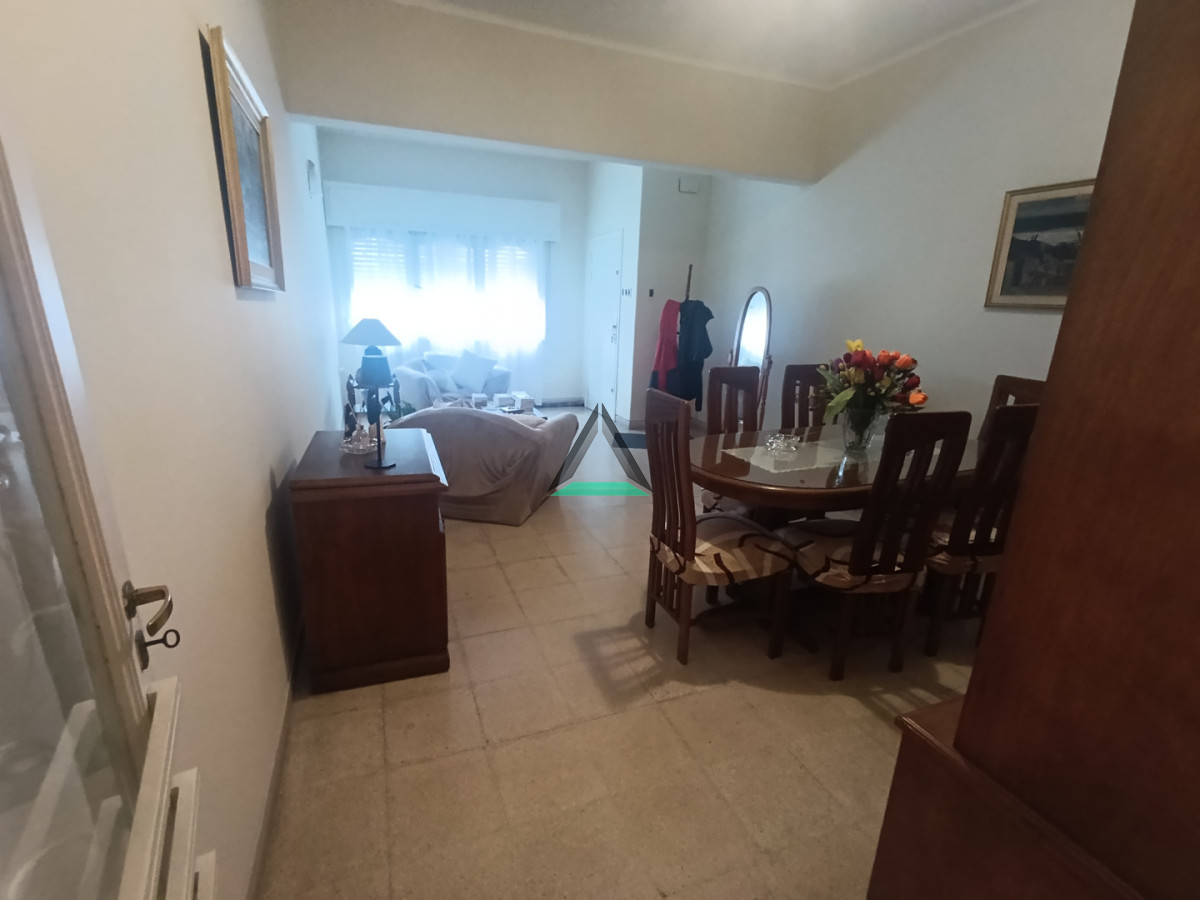 Casa ID.143 - VENTA DE CASA FONDO GARAGE PADRON UNICO