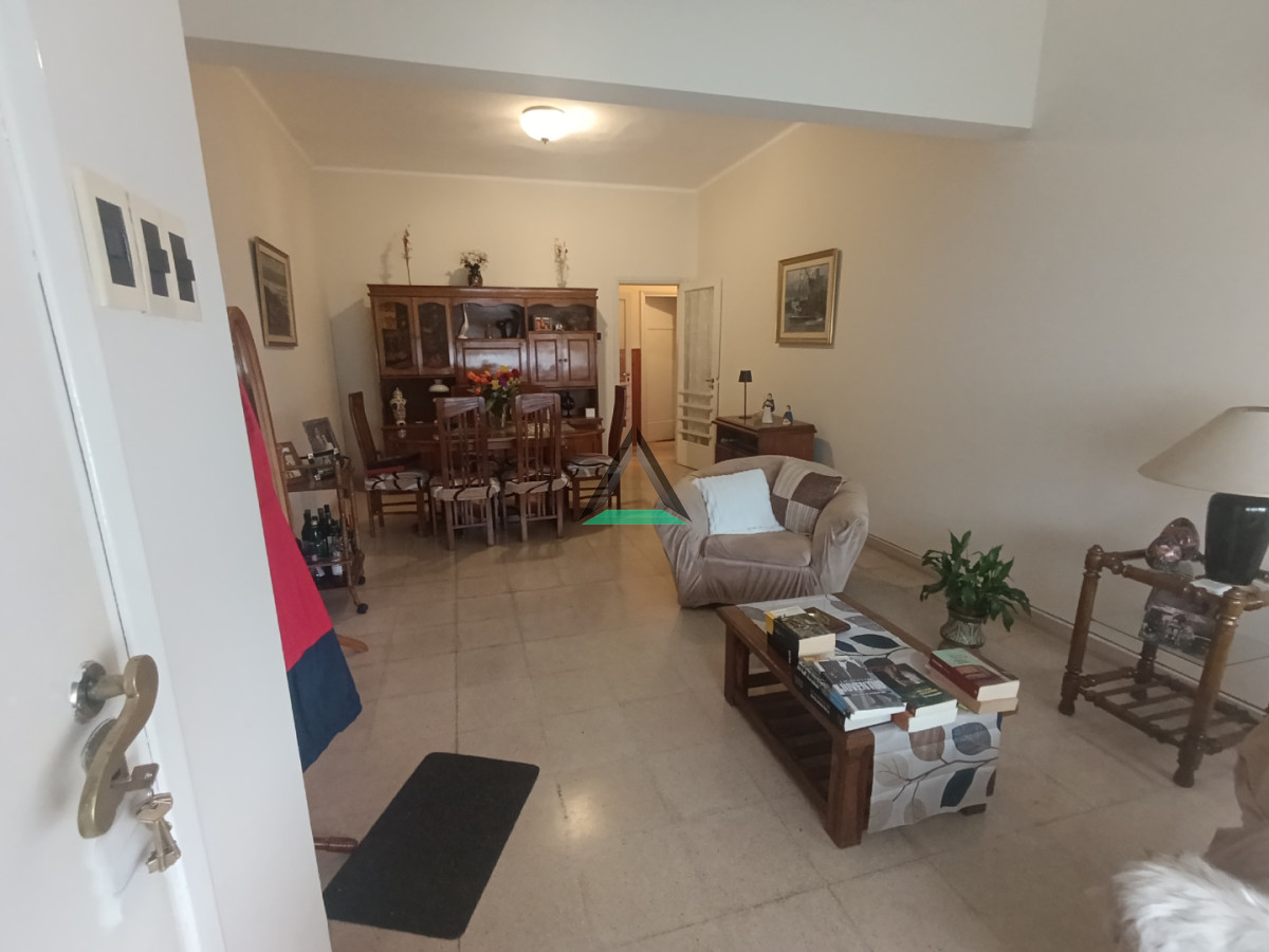 Casa ID.143 - VENTA DE CASA FONDO GARAGE PADRON UNICO