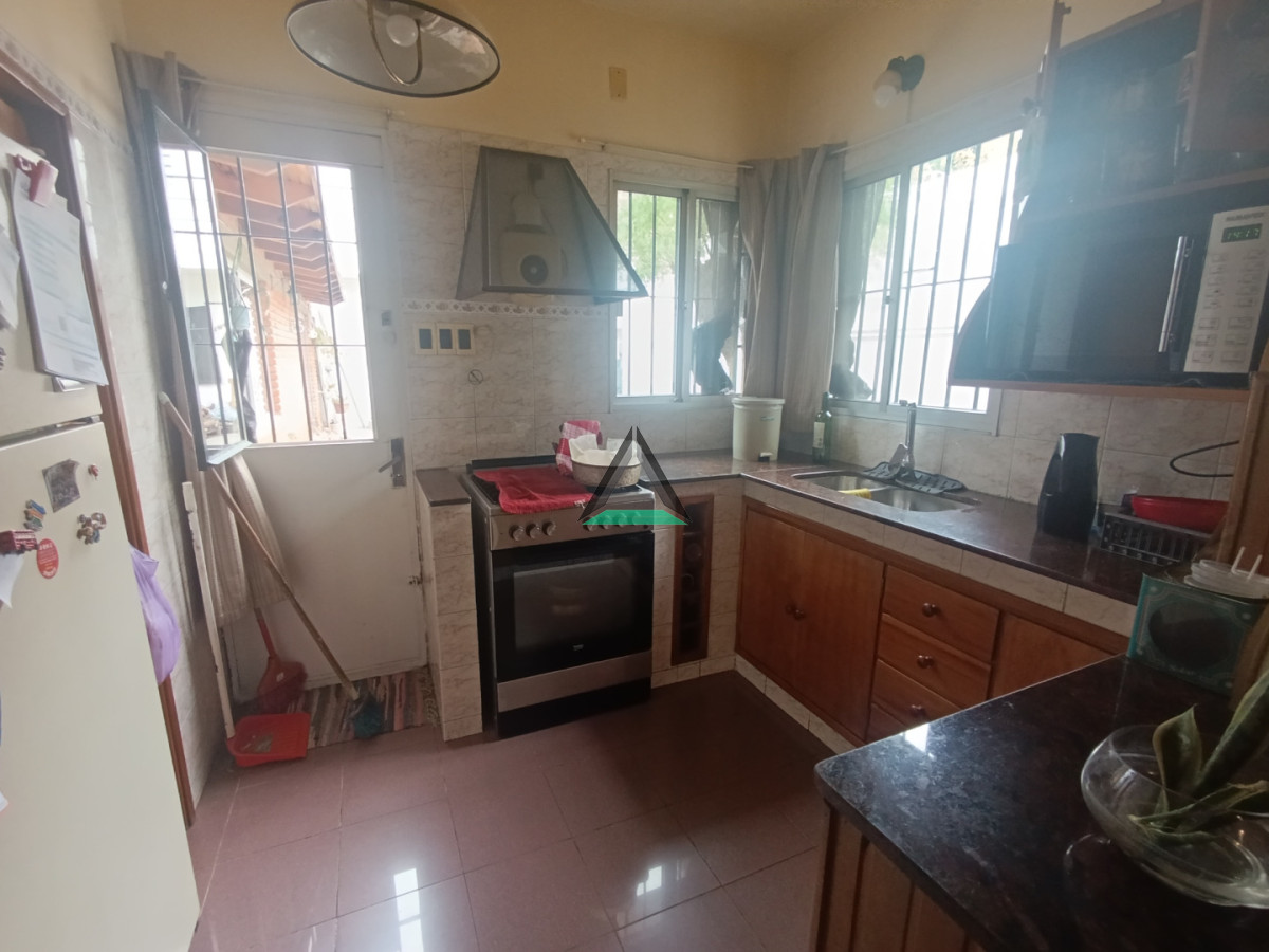 Casa ID.143 - VENTA DE CASA FONDO GARAGE PADRON UNICO