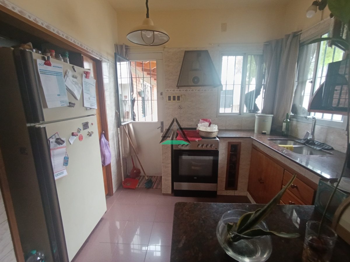 Casa ID.143 - VENTA DE CASA FONDO GARAGE PADRON UNICO
