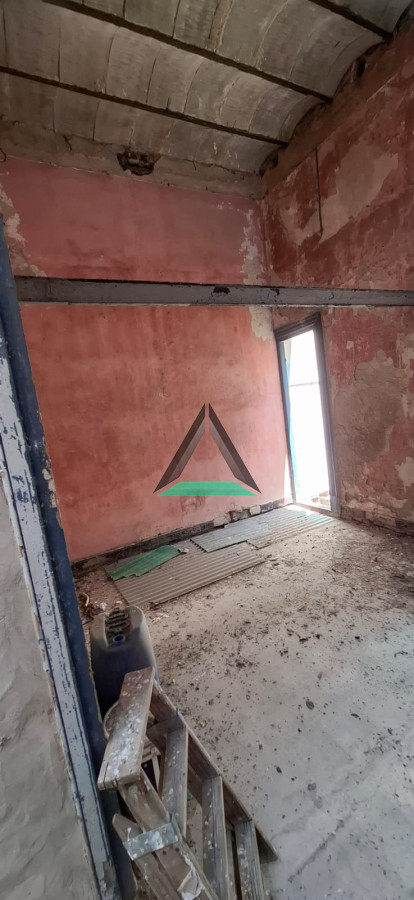 Casa ID.78 - VENTA CASA CIUDAD VIEJA PADRON UNICO PARA RECICLAR A METROS DE PEATONAL 