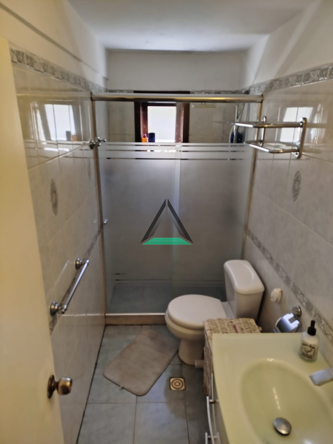 Casa ID.121 - VENTA CASA PH 2 PLANTAS 3 DORMITORIOS 2 BAÑOS TERRAZA CON PARRILLERO GARAGE FIJO COMUNICA CON LA CASA