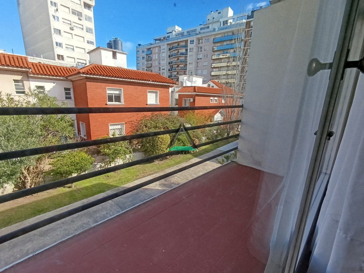 Casa ID.122 - VENTA CASA BARRIO JARDIN J.CESAR Y 26 DE MARZO 4 DORM. COCHERA 2 AUTOS