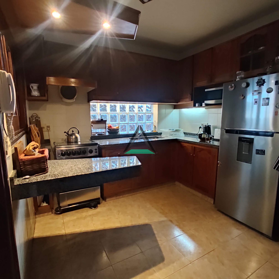 Casa ID.120 - VENTA CASA 4 DORMITORIOS EN PH ESTILO HOUSING, BUEN METRAJE, PARRILLERO TECHADO, COCHERA 2 AUTOS, EXCELENTE ESTADO Y CONSTRUCCION