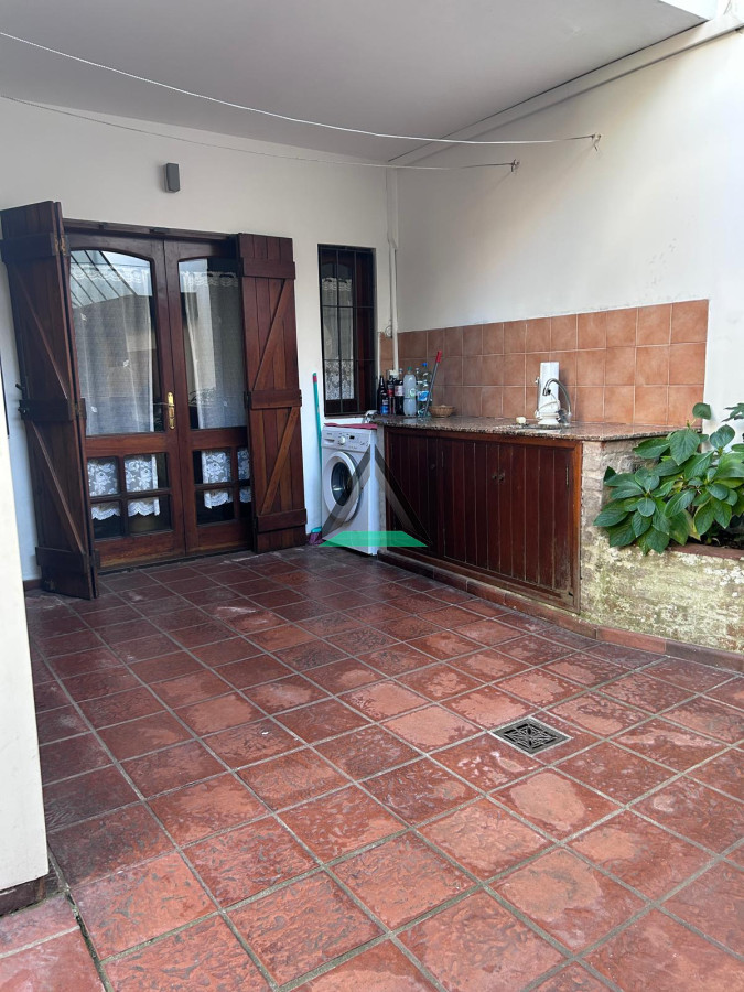 Casa ID.120 - VENTA CASA 4 DORMITORIOS EN PH ESTILO HOUSING, BUEN METRAJE, PARRILLERO TECHADO, COCHERA 2 AUTOS, EXCELENTE ESTADO Y CONSTRUCCION
