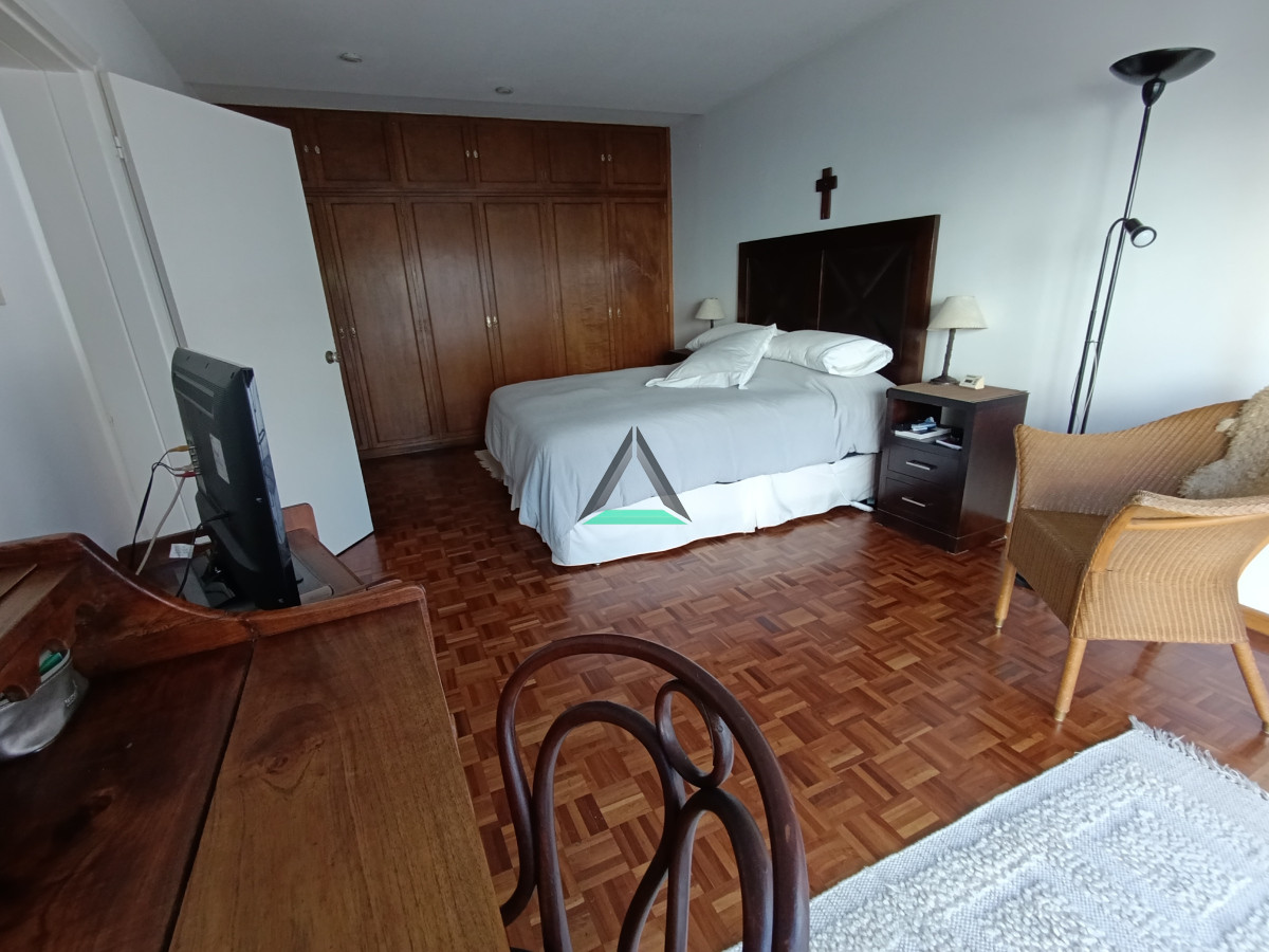Casa ID.122 - VENTA CASA BARRIO JARDIN J.CESAR Y 26 DE MARZO 4 DORM. COCHERA 2 AUTOS