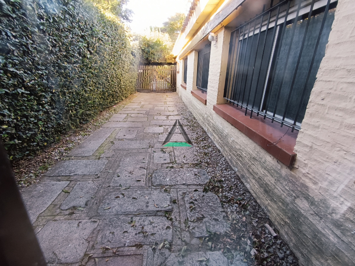 Casa ID.100 - VENTA CASA DE 3 DORMITORIOS EN CARRASCO SUR
