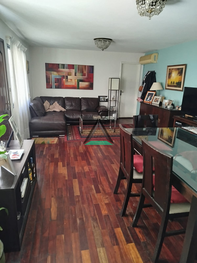 Casa ID.121 - VENTA CASA PH 2 PLANTAS 3 DORMITORIOS 2 BAÑOS TERRAZA CON PARRILLERO GARAGE FIJO COMUNICA CON LA CASA