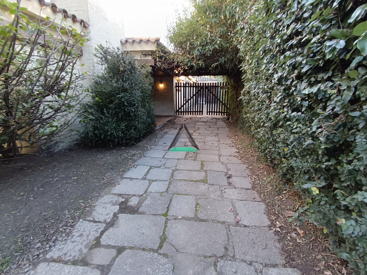 Casa ID.100 - VENTA CASA DE 3 DORMITORIOS EN CARRASCO SUR