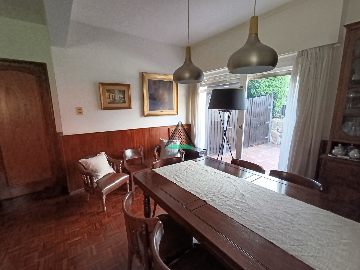 Casa ID.122 - VENTA CASA BARRIO JARDIN J.CESAR Y 26 DE MARZO 4 DORM. COCHERA 2 AUTOS