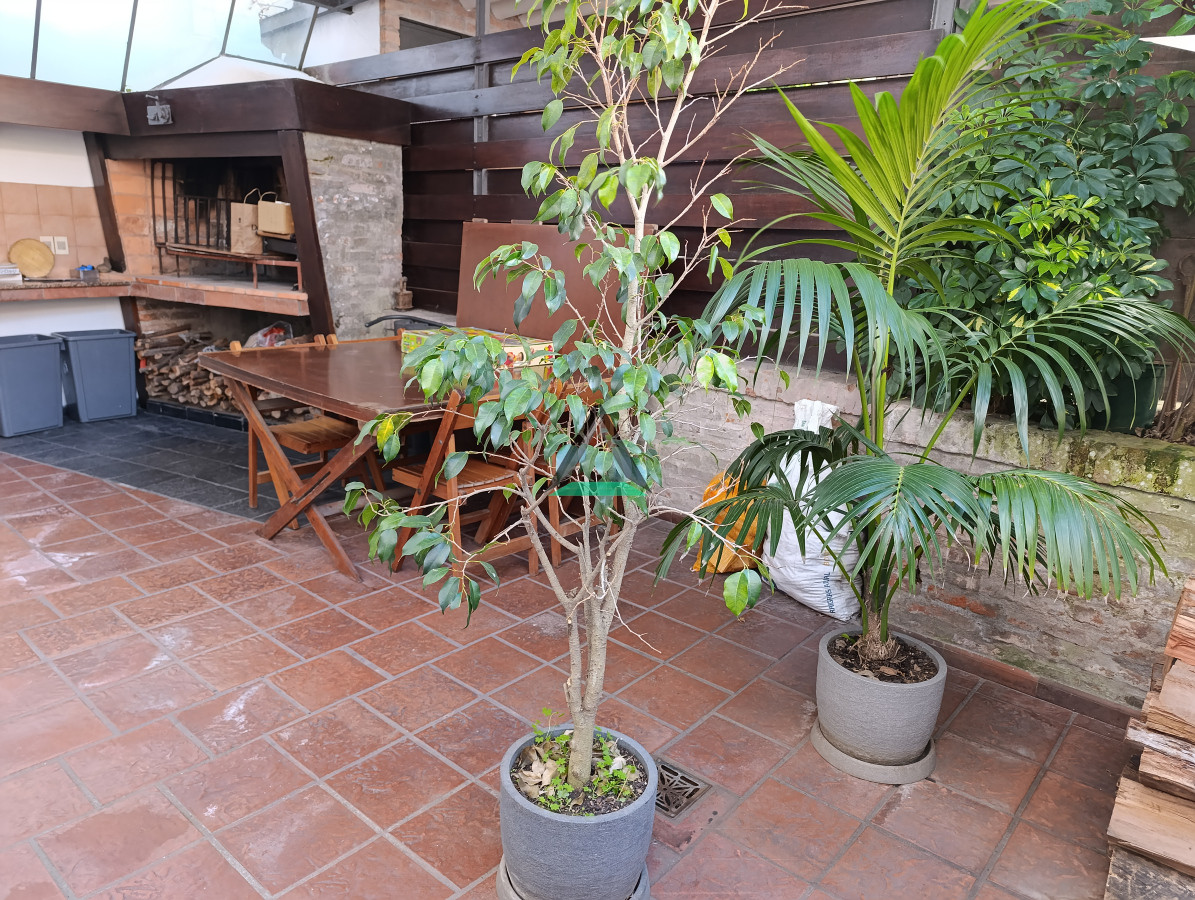Casa ID.122 - VENTA CASA BARRIO JARDIN J.CESAR Y 26 DE MARZO 4 DORM. COCHERA 2 AUTOS