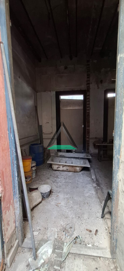 Casa ID.78 - VENTA CASA CIUDAD VIEJA PADRON UNICO PARA RECICLAR A METROS DE PEATONAL 