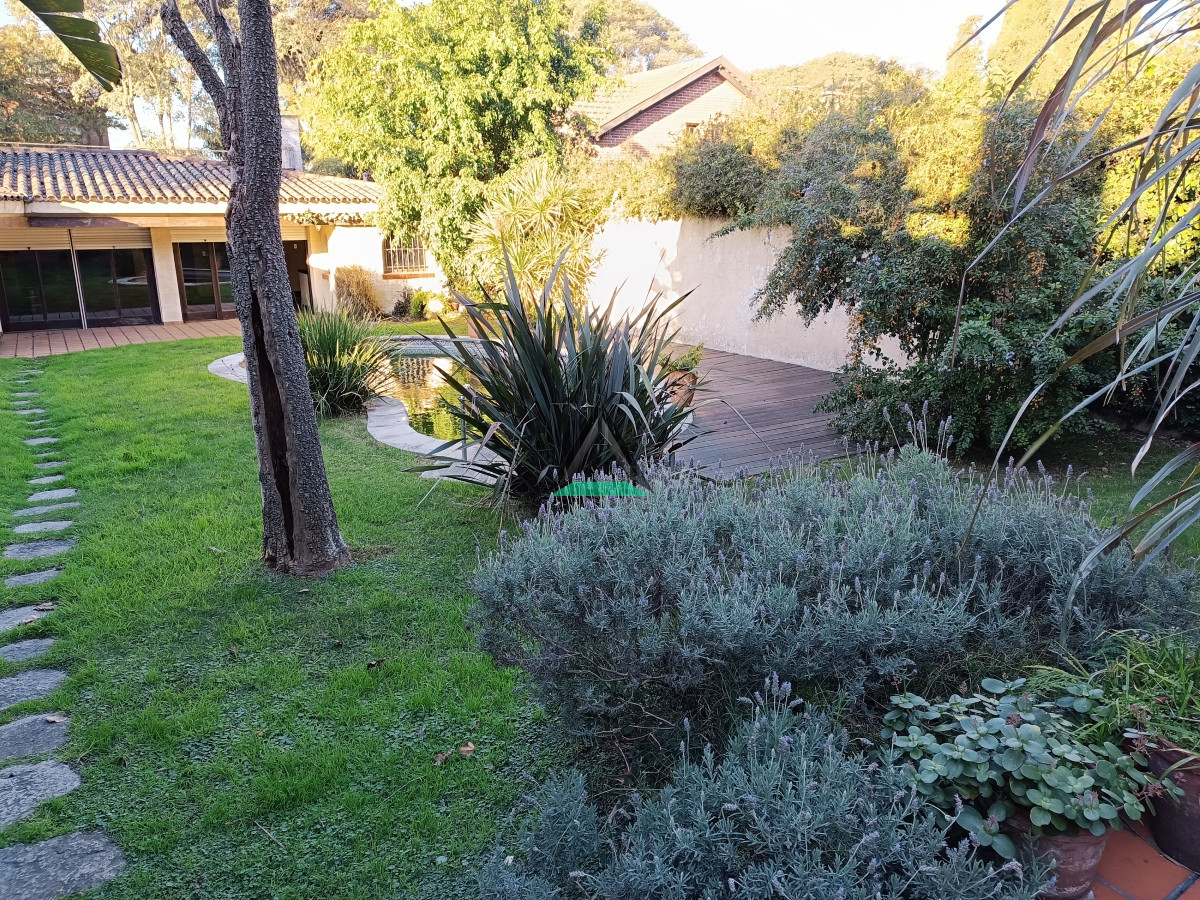 Casa ID.100 - VENTA CASA DE 3 DORMITORIOS EN CARRASCO SUR
