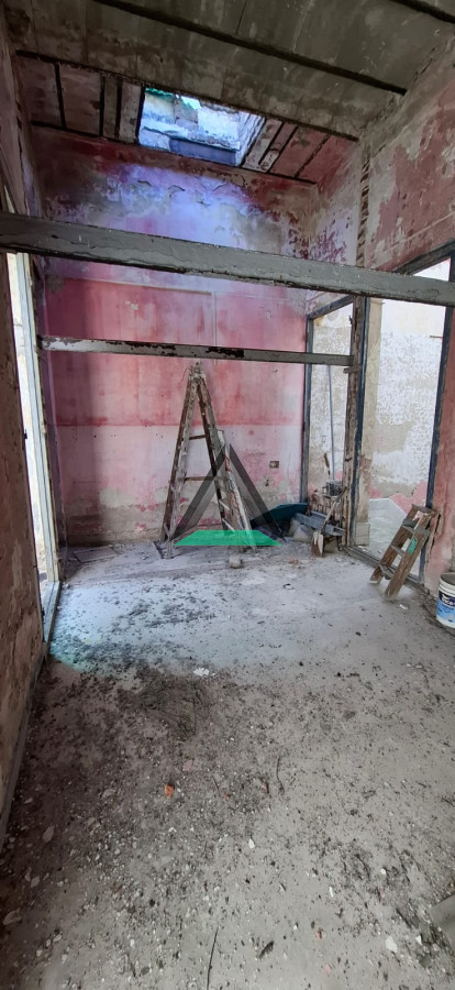 Casa ID.78 - VENTA CASA CIUDAD VIEJA PADRON UNICO PARA RECICLAR A METROS DE PEATONAL 